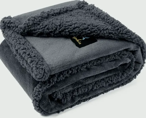 Liquid-proof Pet Blanket – Reversible Fleece Cover